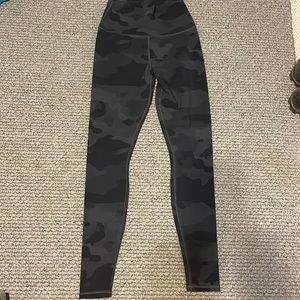 alo yoga camo leggings